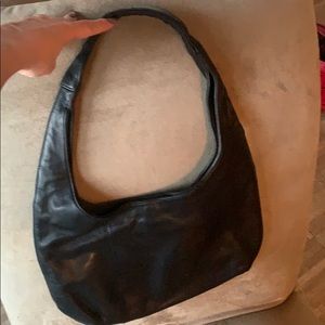 Perlina black leather shoulder bag